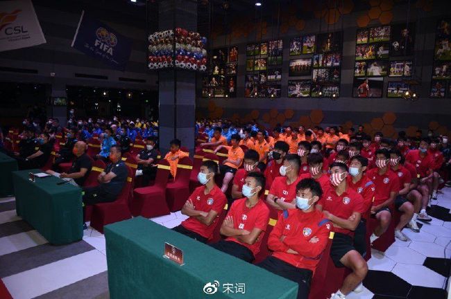而新的剧照中，我们又看到了这两位熟悉的组合：二人的站位和《死侍》中如出一辙